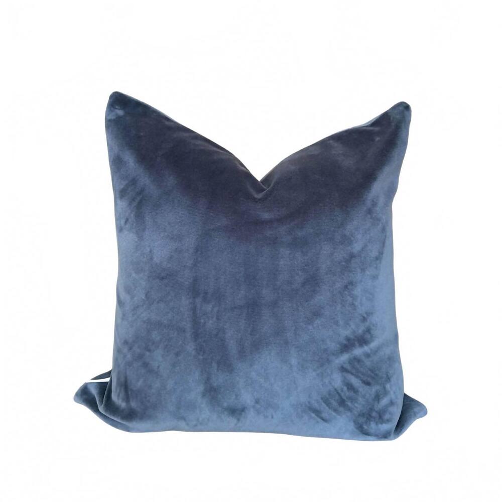 NEW PICTURA velvet pillow in lake